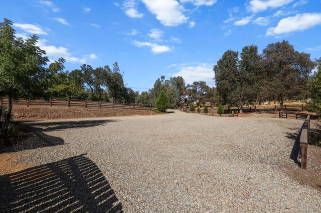 21080 Joanna Way, Redding, CA 96003