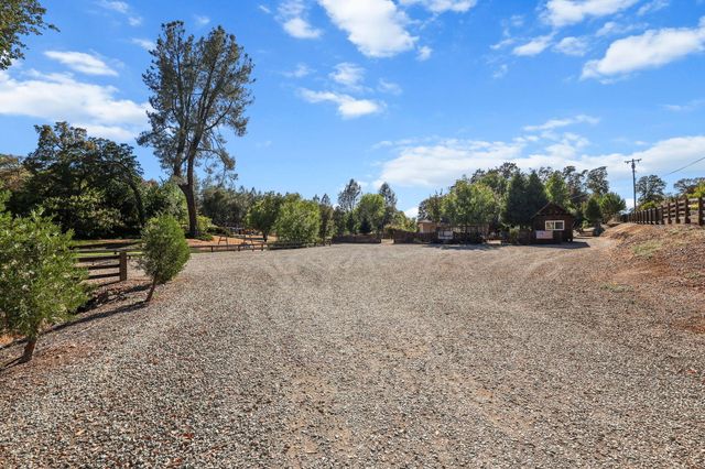 21080 Joanna Way, Redding, CA 96003