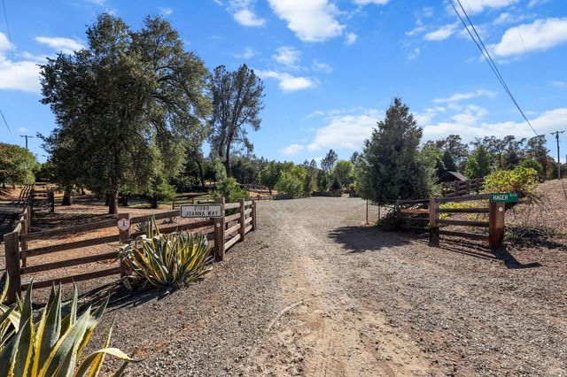 21080 Joanna Way, Redding, CA 96003