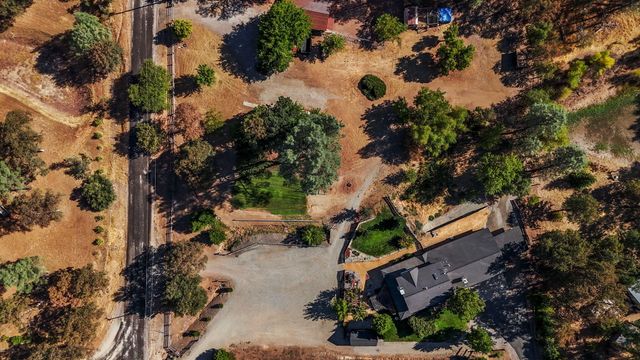 21080 Joanna Way, Redding, CA 96003