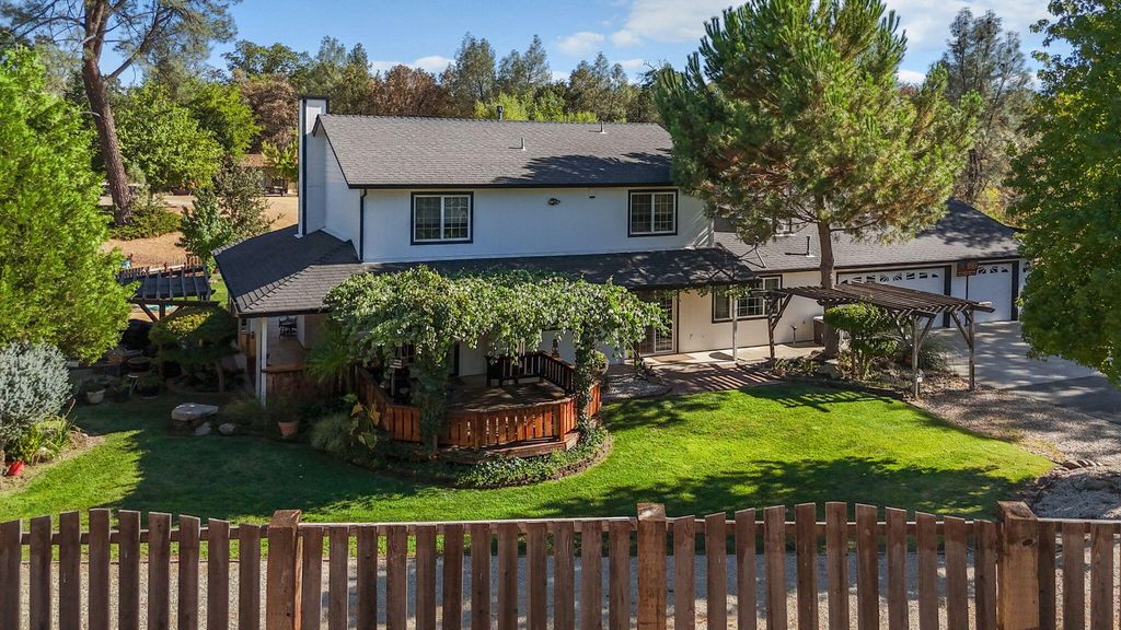 21080 Joanna Way, Redding, CA 96003