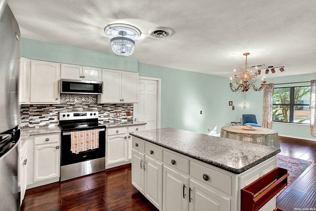 205 TRUDY LN, Universal City, TX 78148