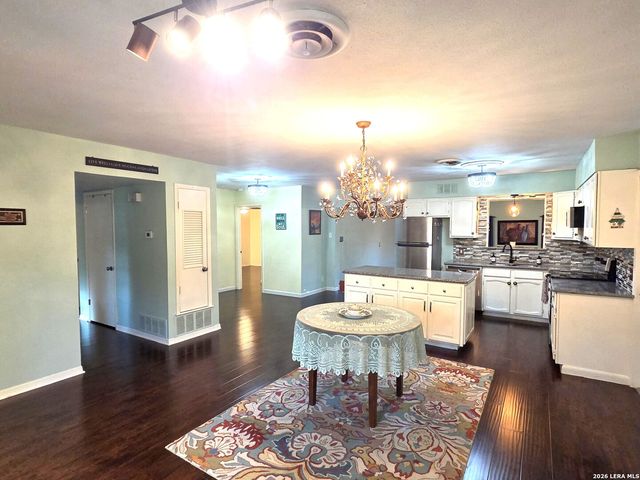 205 TRUDY LN, Universal City, TX 78148