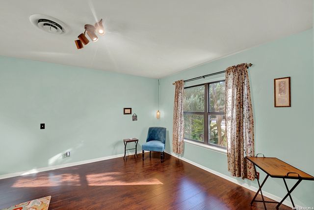 205 TRUDY LN, Universal City, TX 78148