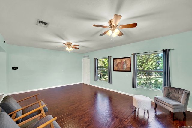 205 TRUDY LN, Universal City, TX 78148