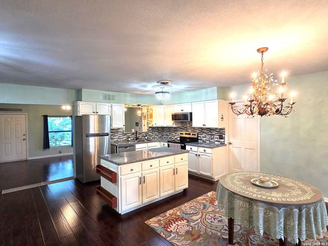205 TRUDY LN, Universal City, TX 78148