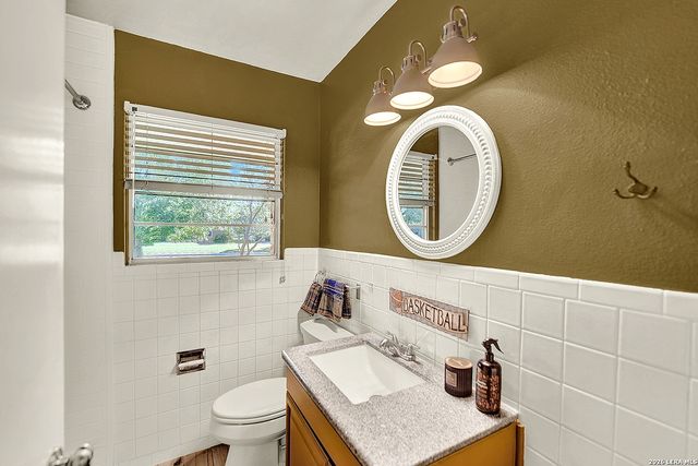 205 TRUDY LN, Universal City, TX 78148