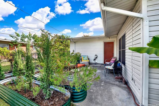 205 TRUDY LN, Universal City, TX 78148