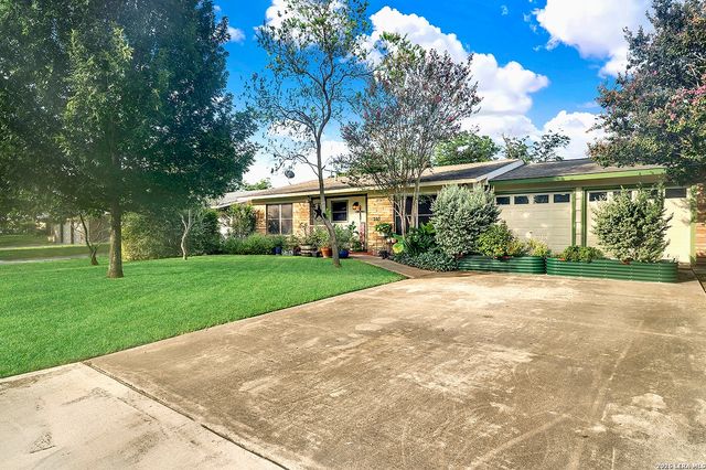 205 TRUDY LN, Universal City, TX 78148