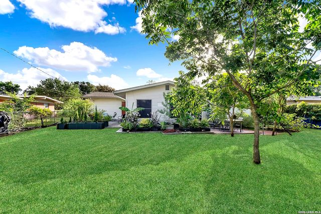 205 TRUDY LN, Universal City, TX 78148