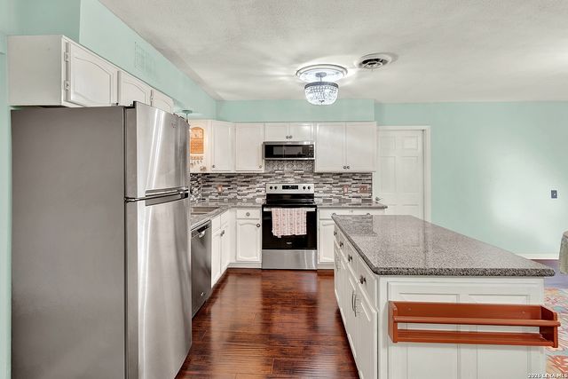 205 TRUDY LN, Universal City, TX 78148