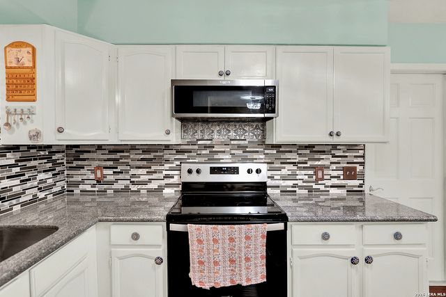 205 TRUDY LN, Universal City, TX 78148