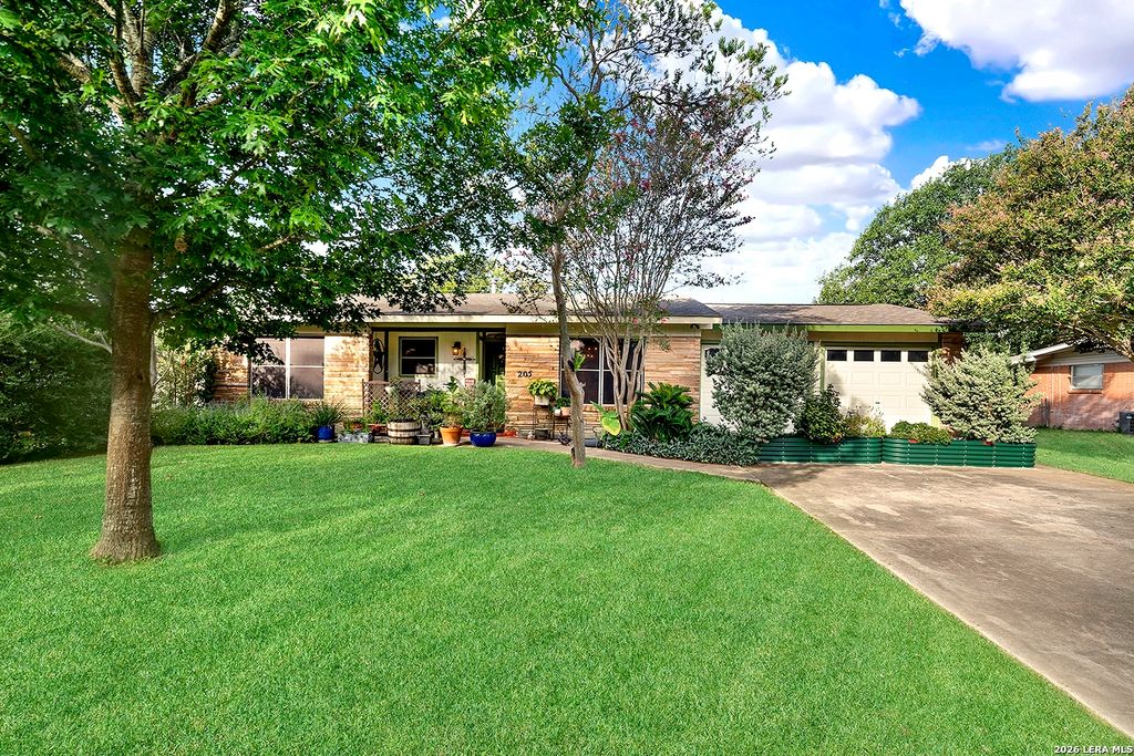 205 TRUDY LN, Universal City, TX 78148