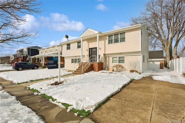 4274 Broadway, Island Park, NY 11558