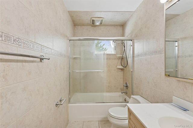 4274 Broadway, Island Park, NY 11558