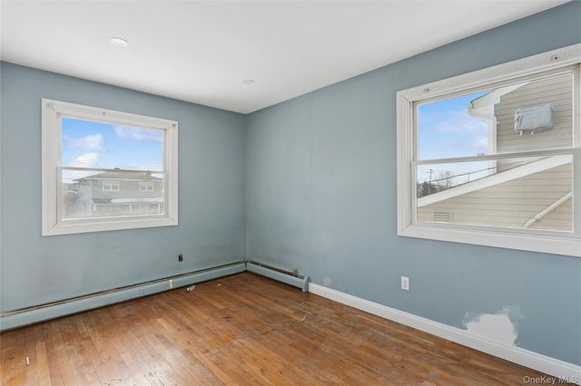 4274 Broadway, Island Park, NY 11558