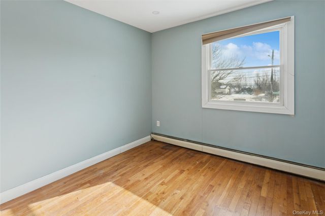 4274 Broadway, Island Park, NY 11558