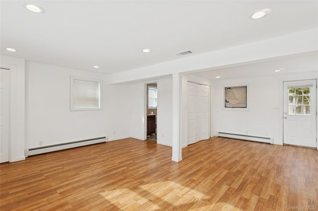 4274 Broadway, Island Park, NY 11558