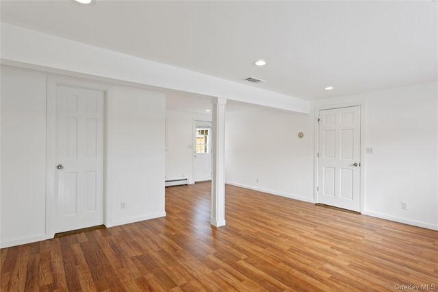 4274 Broadway, Island Park, NY 11558