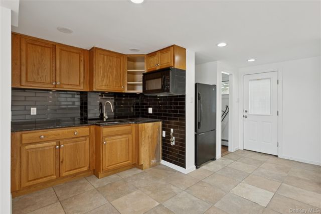 4274 Broadway, Island Park, NY 11558