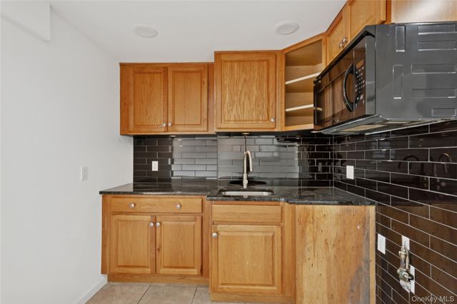 4274 Broadway, Island Park, NY 11558