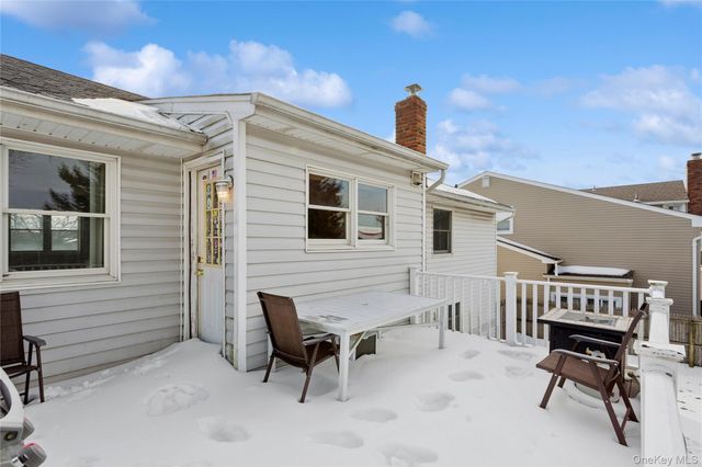 4274 Broadway, Island Park, NY 11558