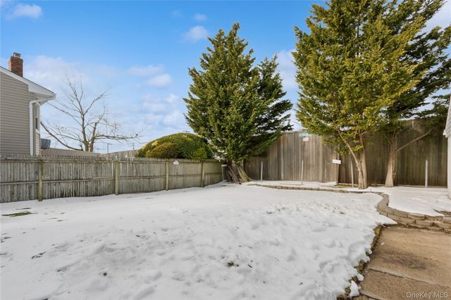 4274 Broadway, Island Park, NY 11558