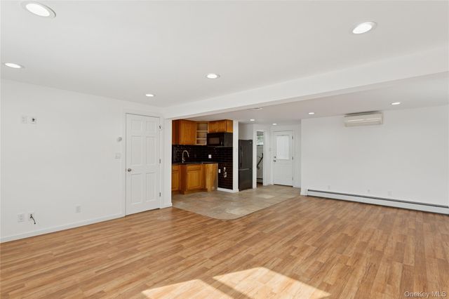 4274 Broadway, Island Park, NY 11558