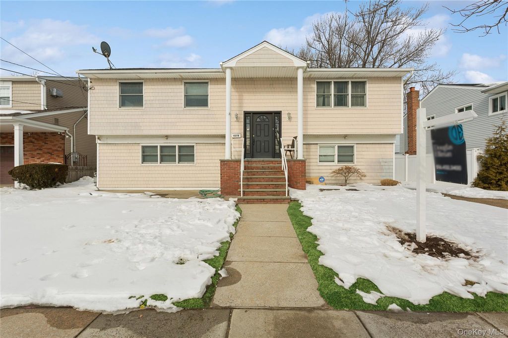 4274 Broadway, Island Park, NY 11558