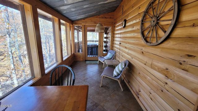 923 Pine Cone Way, Gatlinburg, TN 37738