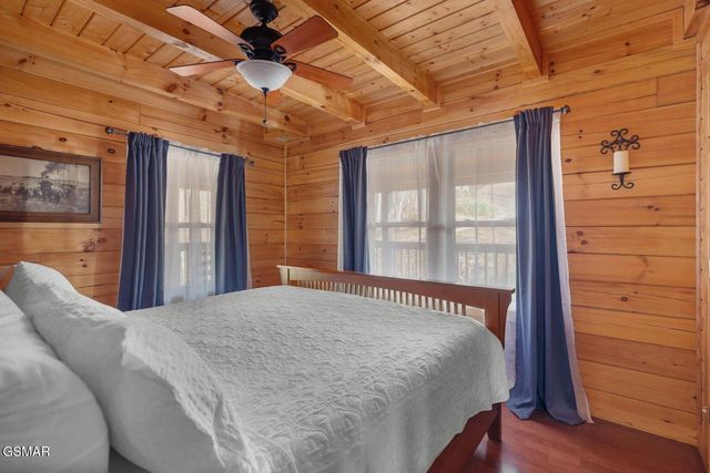 923 Pine Cone Way, Gatlinburg, TN 37738