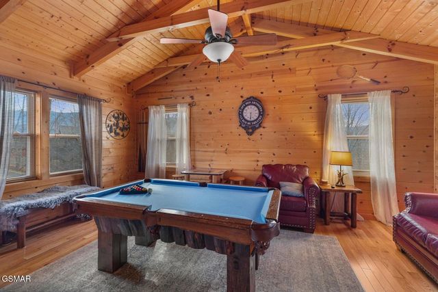 923 Pine Cone Way, Gatlinburg, TN 37738