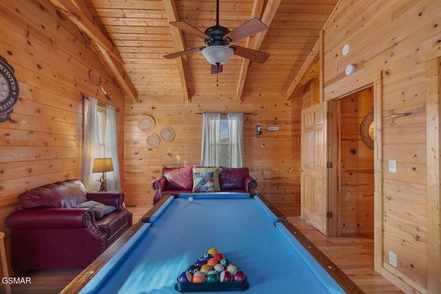 923 Pine Cone Way, Gatlinburg, TN 37738