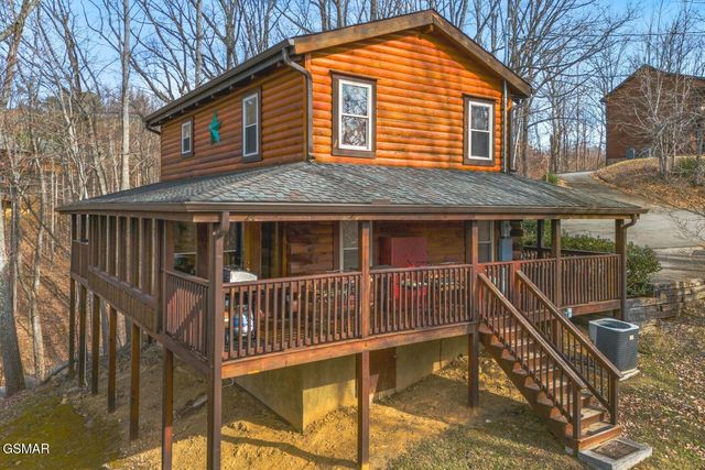 923 Pine Cone Way, Gatlinburg, TN 37738