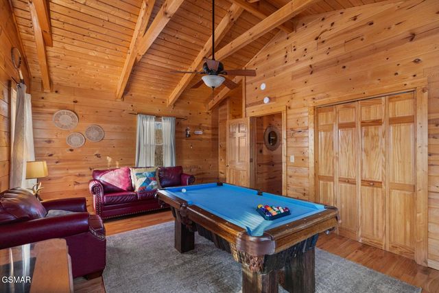 923 Pine Cone Way, Gatlinburg, TN 37738