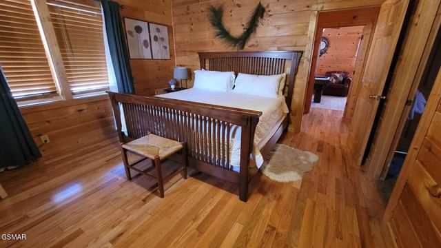 923 Pine Cone Way, Gatlinburg, TN 37738