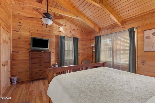 923 Pine Cone Way, Gatlinburg, TN 37738