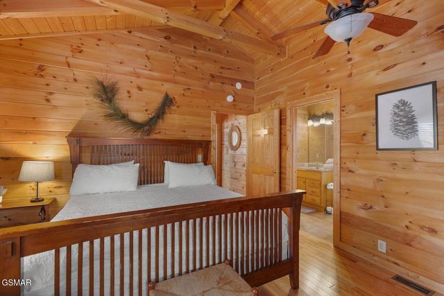 923 Pine Cone Way, Gatlinburg, TN 37738