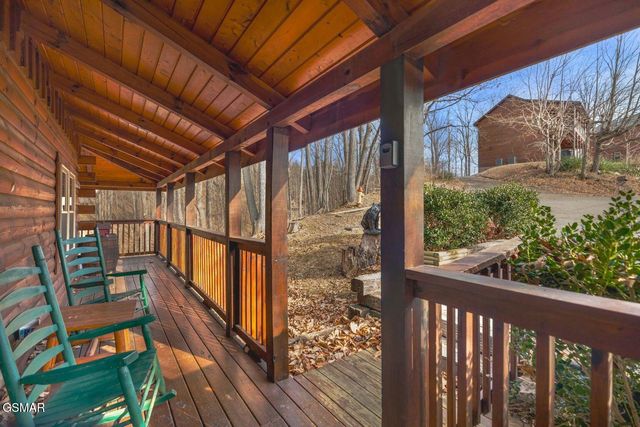 923 Pine Cone Way, Gatlinburg, TN 37738