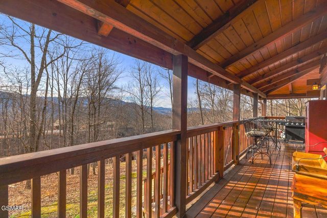 923 Pine Cone Way, Gatlinburg, TN 37738