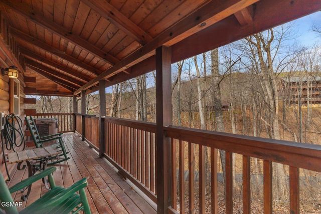 923 Pine Cone Way, Gatlinburg, TN 37738
