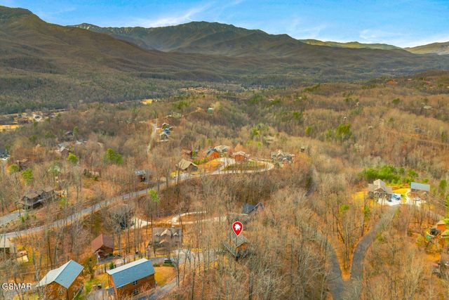 923 Pine Cone Way, Gatlinburg, TN 37738