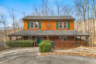 923 Pine Cone Way, Gatlinburg, TN 37738