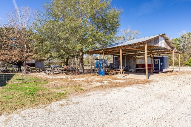 688 County Road 2097, Liberty, TX 77575