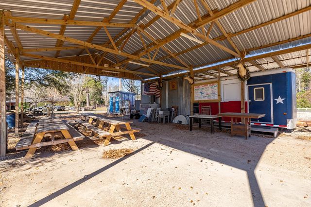 688 County Road 2097, Liberty, TX 77575