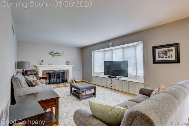 35868 Smithfield Court, Farmington, MI 48335