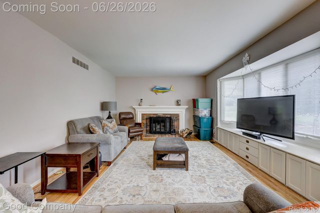 35868 Smithfield Court, Farmington, MI 48335