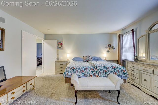 35868 Smithfield Court, Farmington, MI 48335