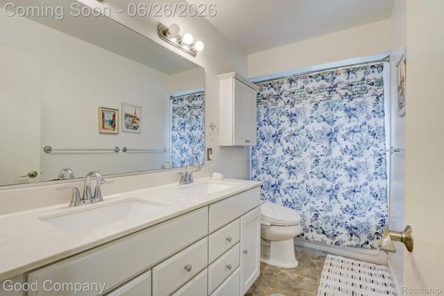 35868 Smithfield Court, Farmington, MI 48335