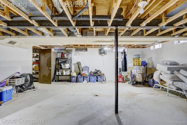 35868 Smithfield Court, Farmington, MI 48335